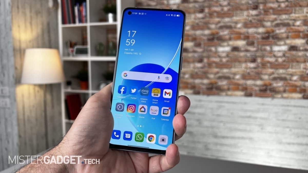 recensione di OPPO Reno 6 lo schermo frontale