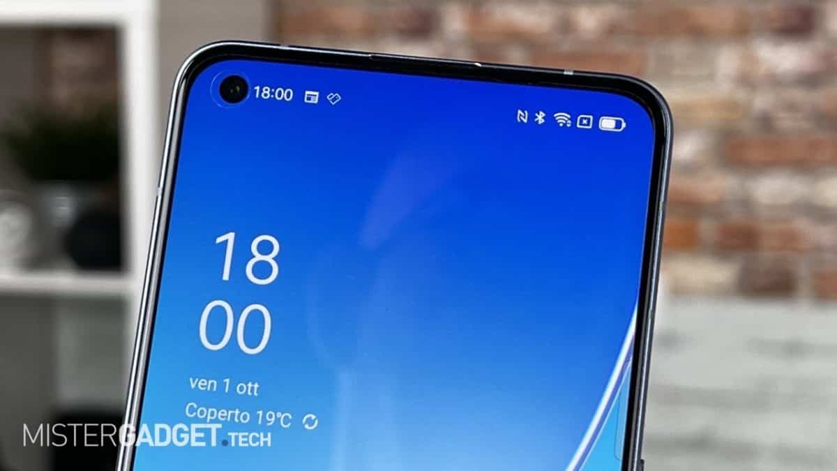 lo schermo frontale recensione di OPPO Reno 6