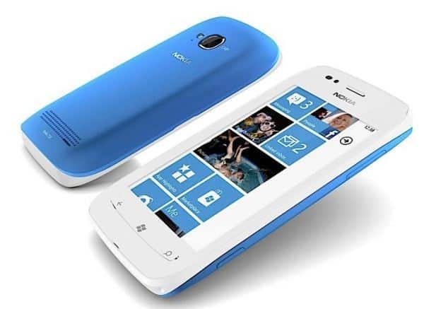 Nokia Lumia 710 fronte e retro