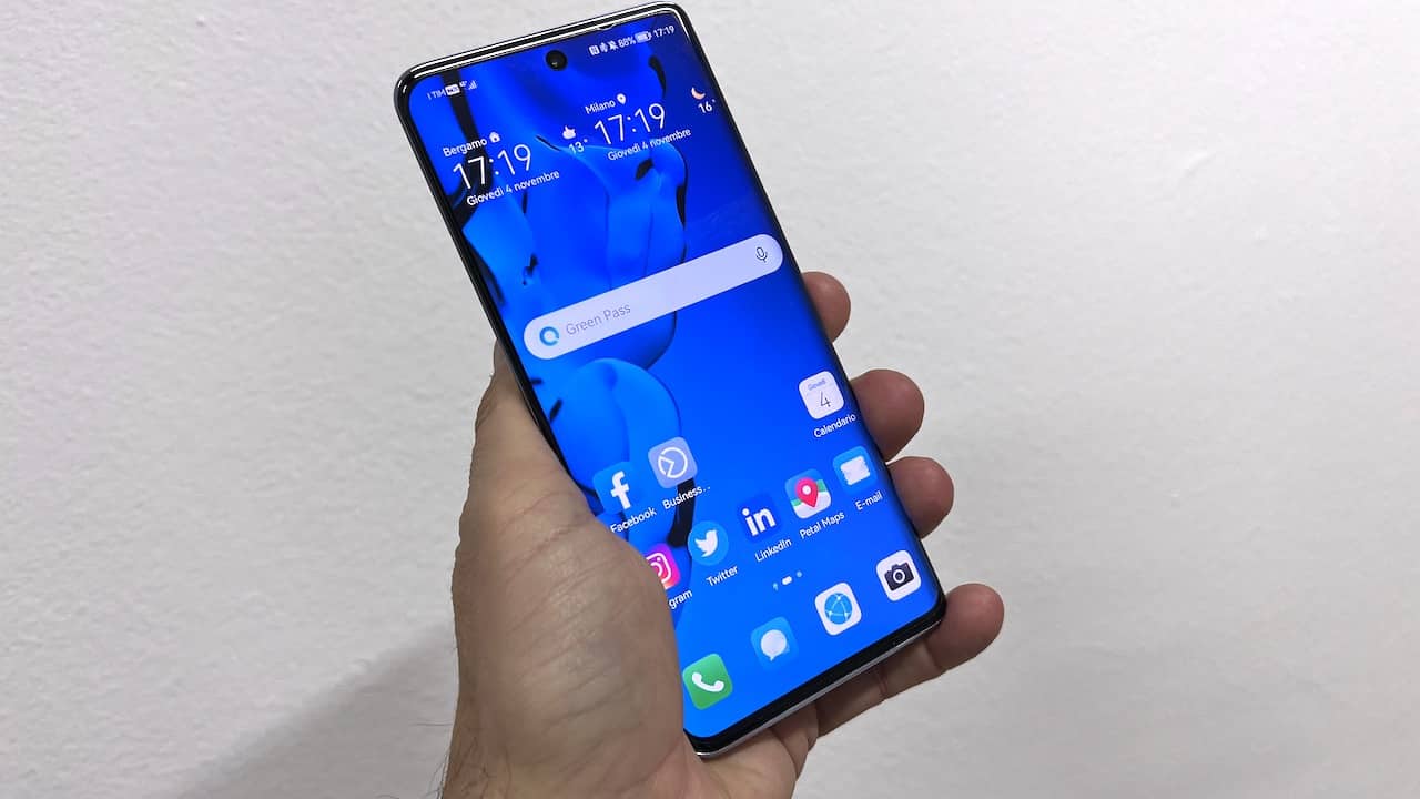 Huawei Nova 9 fronte