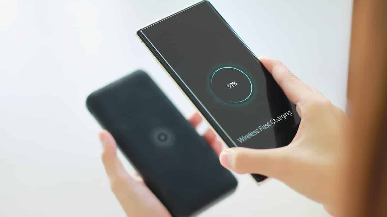 Le app per risparmiare batteria e conoscerne lo stato e i dettagli e garantire una lunga durata al tuo smartphone sono una soluzione davvero utile soprattutto per coloro che fanno un utilizzo intensivo del dispositivo mobile e non hanno sempre possibilità di ricarica