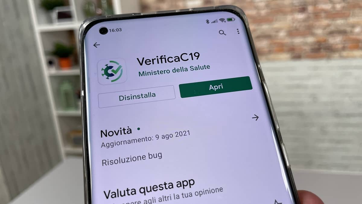 Come verificare il Green pass con l'applicazione VerificaC19 su smartphone Android e iOS
