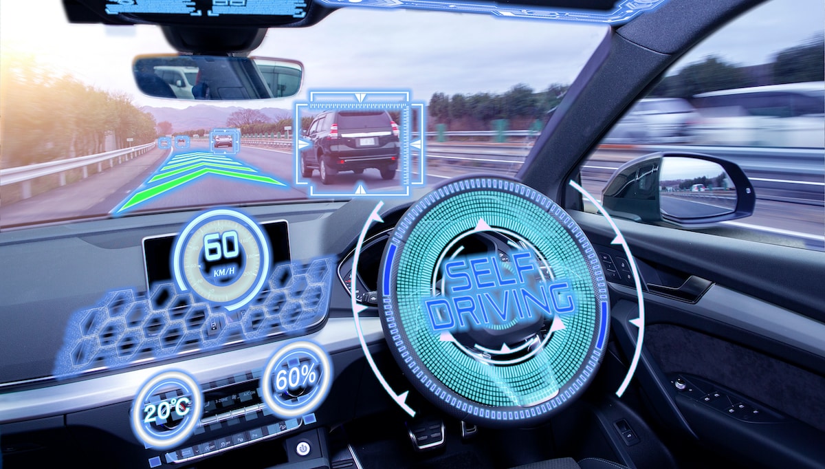 Tecnologia 5G nelle automobili, foto Shutterstock