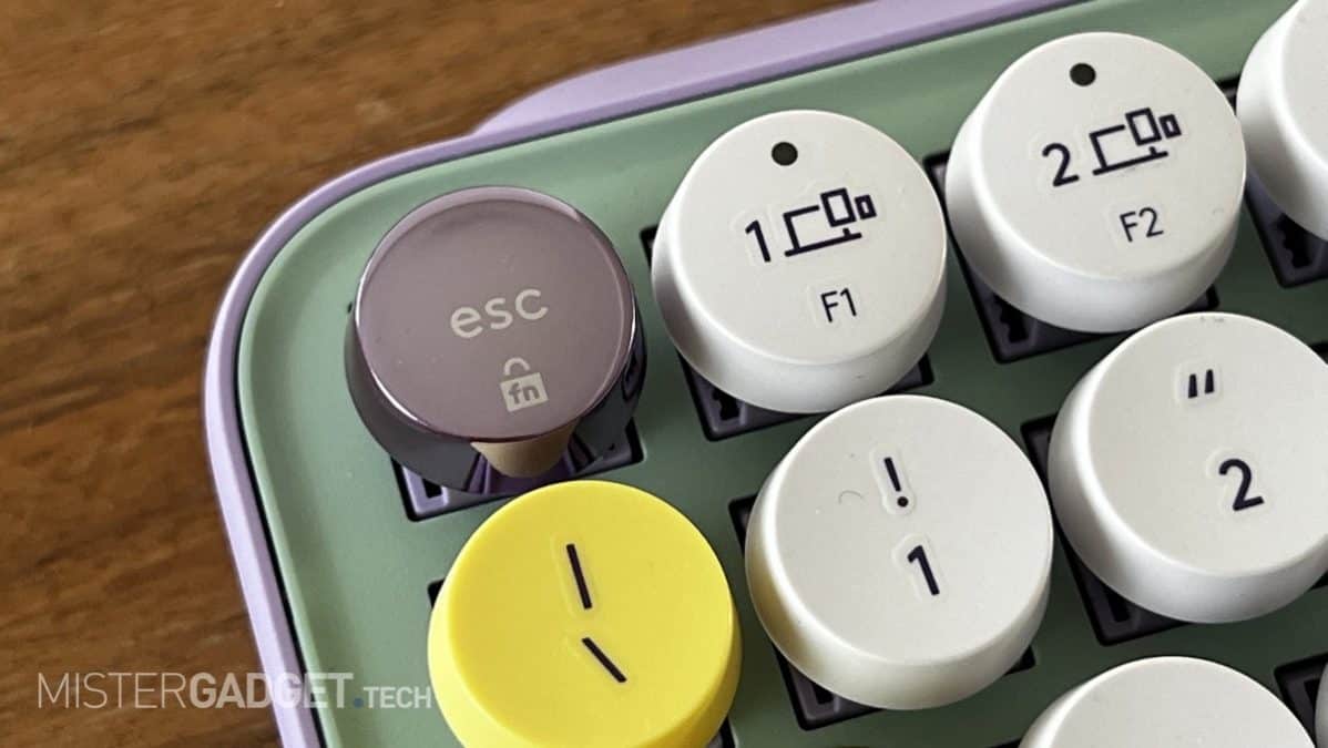 Recensione Tastiera Logitech Pop Keys, colori pop, usabilità un po' old style