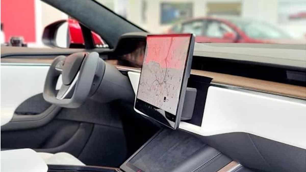 Tesla introduce lo schermo rotante