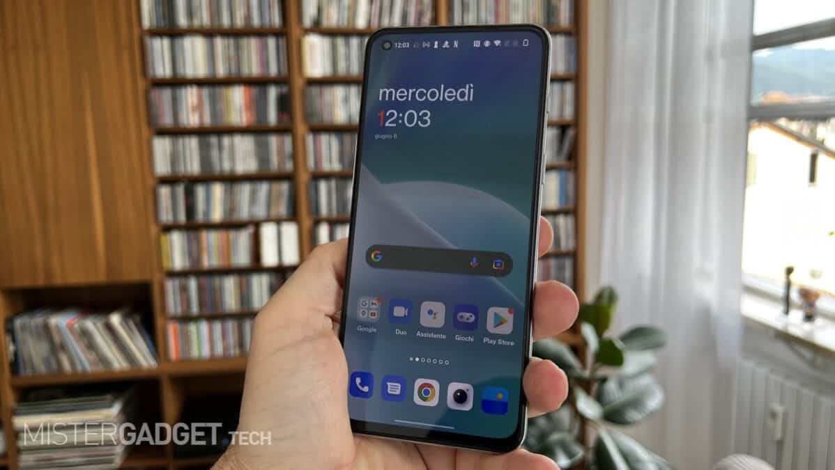 Recensione OnePlus Nord 2T: il display frontale