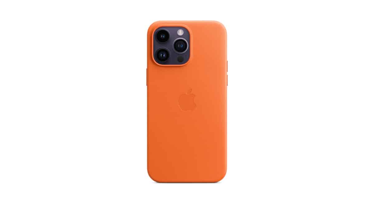 Cover in pelle arancione su iPhone