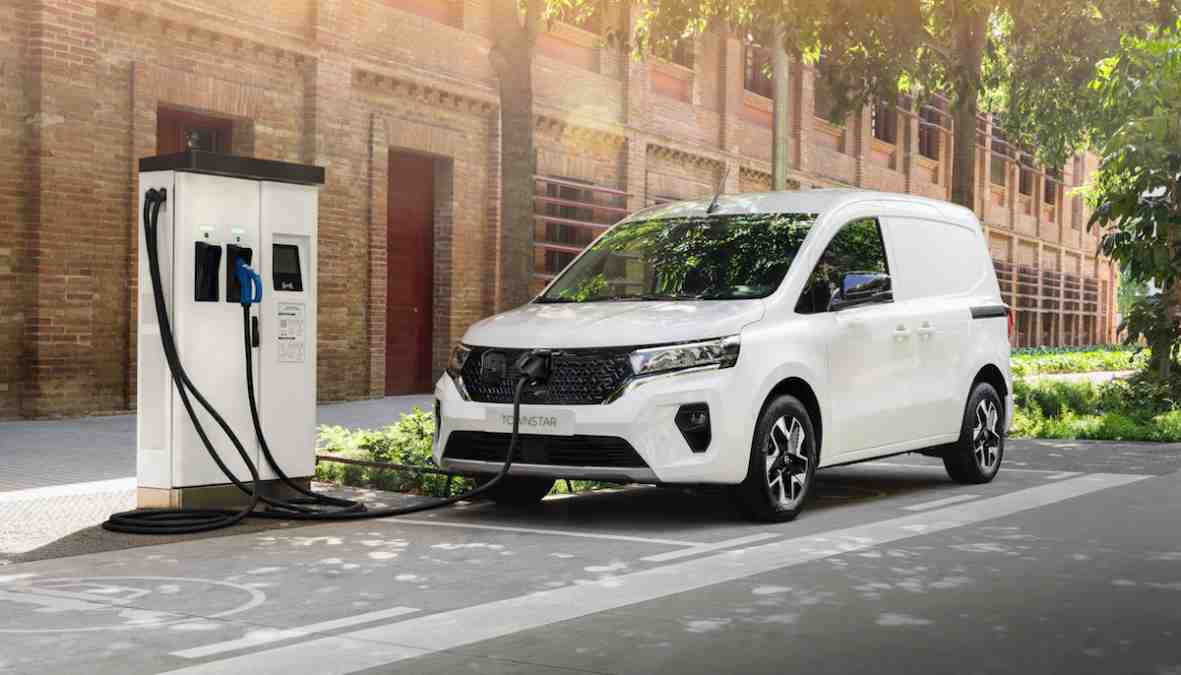 Il Nissan Townstar EV in carica