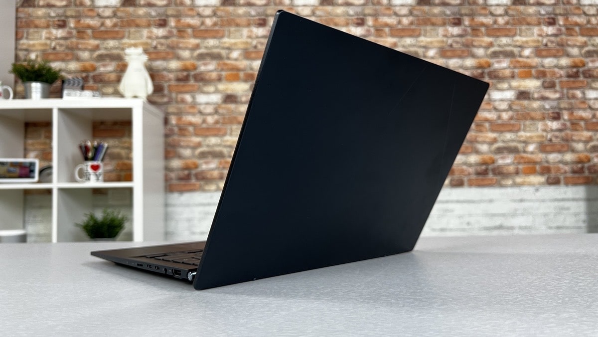 Recensione ASUS Zenbook 14 OLED, eleganza e performance, giusto prezzo