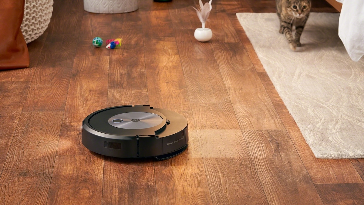 Come funziona l'aspirapolvere robot iRobot J7+