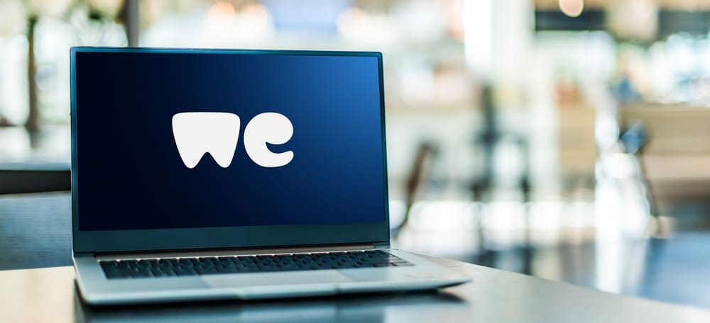 PC con logo WeTransfer