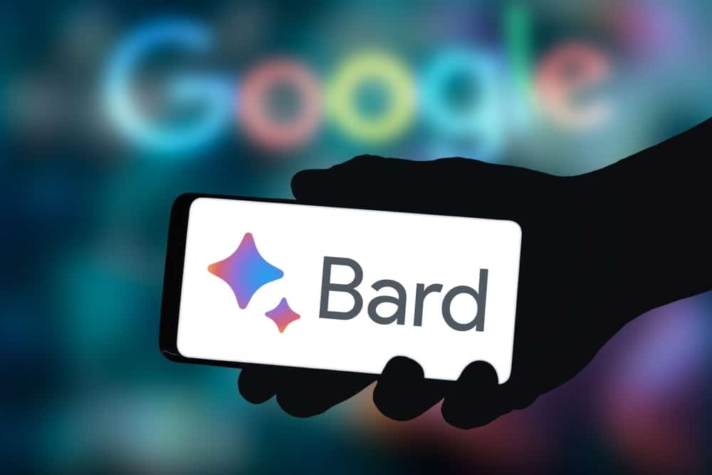 smartphone con logo bard