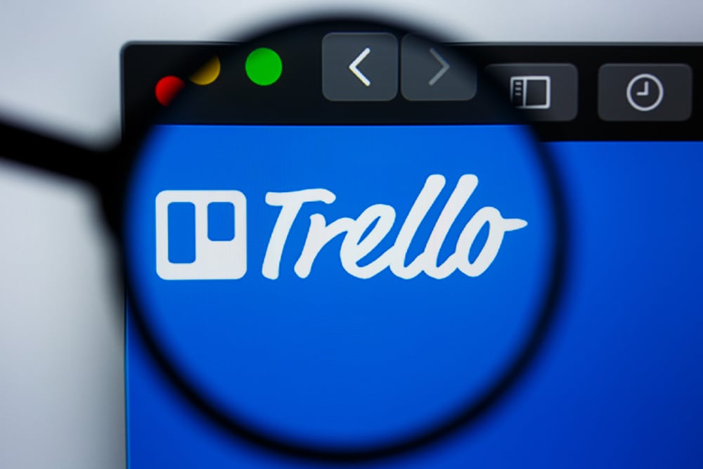 Lente d'ingrandimento su logo Trello