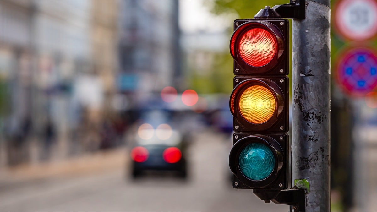 Come funzionano i semafori e come rilevano la tua auto