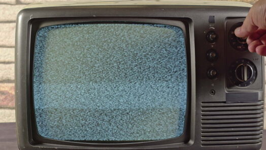 https://www.mistergadget.tech/wp-content/uploads/2024/03/searching-for-a-channel-on-an-old-tv-video-524x295.jpg