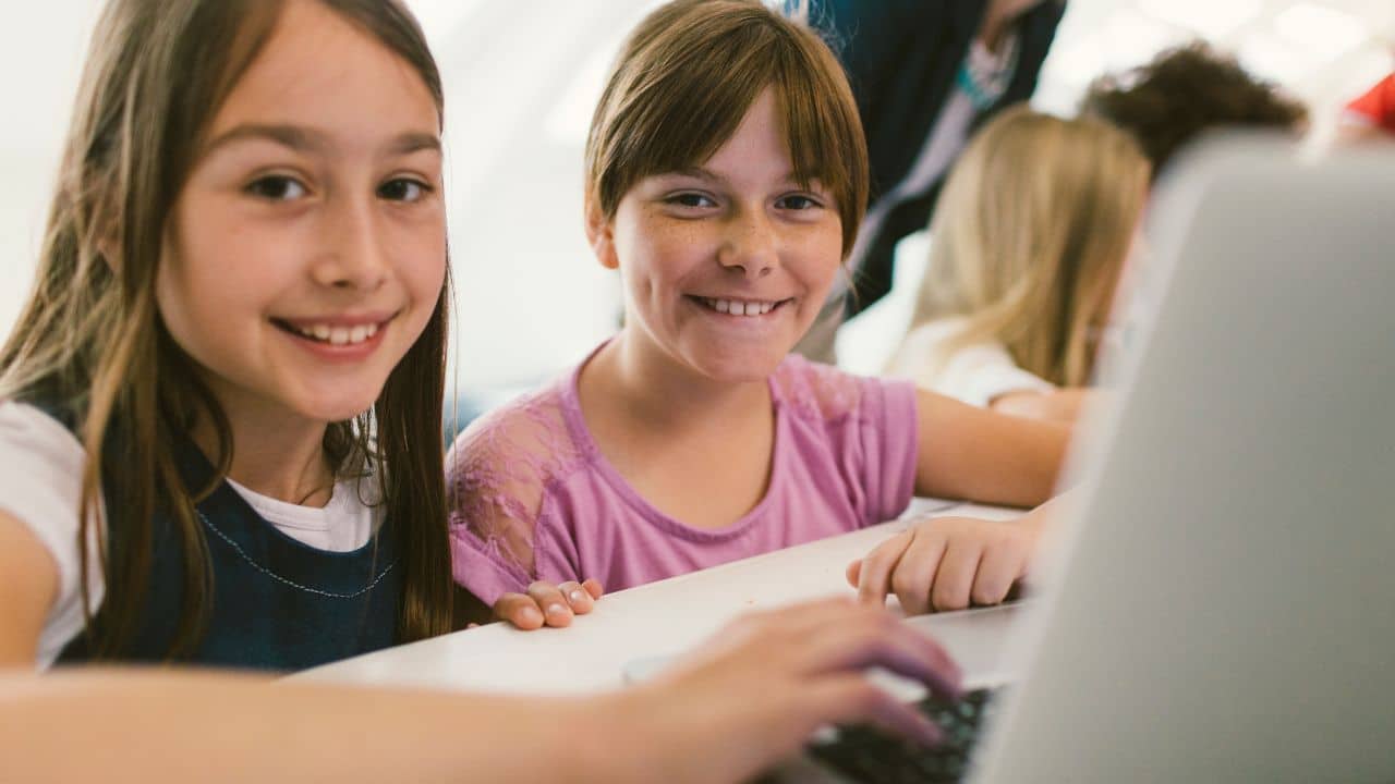 bambine ragazze stem tecnologia tech is woman mediaworld