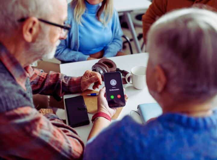 Con una chiamata ti svuotano il conto corrente: dici sì ed è fatta, la lista aggiornata dei numeri a cui non rispondere