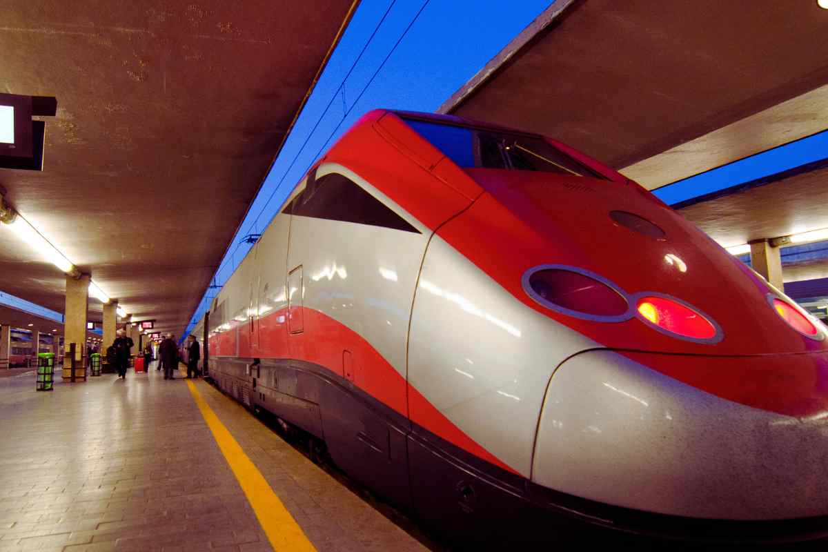 Viaggia quasi gratis sui treni con questo trucco online: spenderai pochissimo