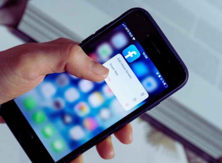 Facebook cancella tutto