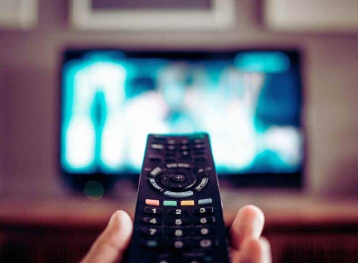 li vedi tutti in maniera illimitata: prendi il telecomando