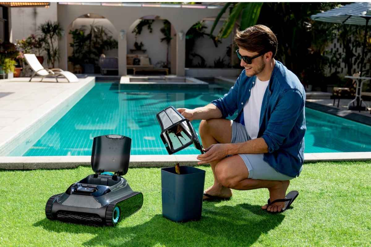 Aiper Scuba S1 Plus in fase di pulizia