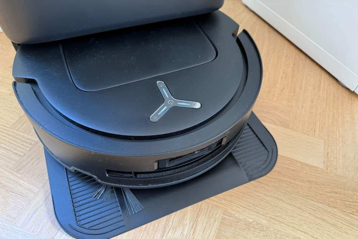 Ecovacs Deebot T80 Omni nella sua stazione base