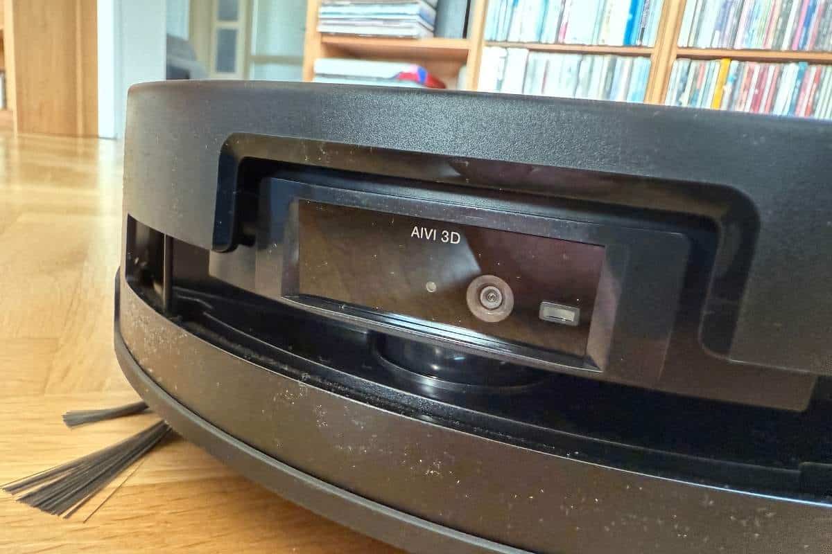 Ecovacs Deebot T80 Omni visto di fronte