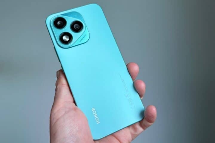 La cover posteriore di Honor 400 Lite