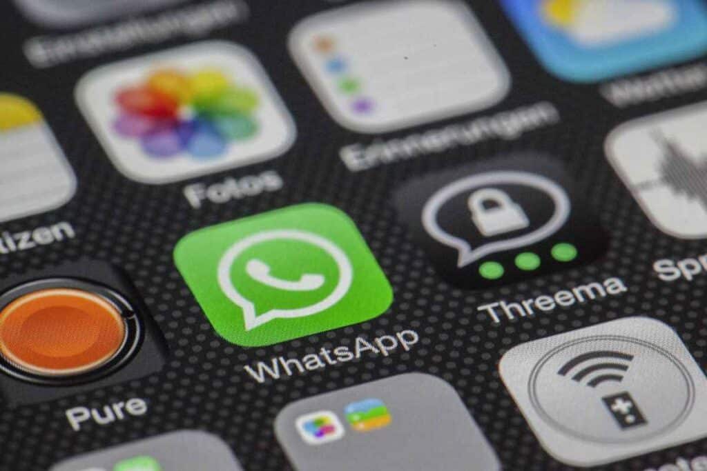 Inutile cancellare i messaggi su Whatsapp, vengono salvati in automatico: tutti lo ignorano