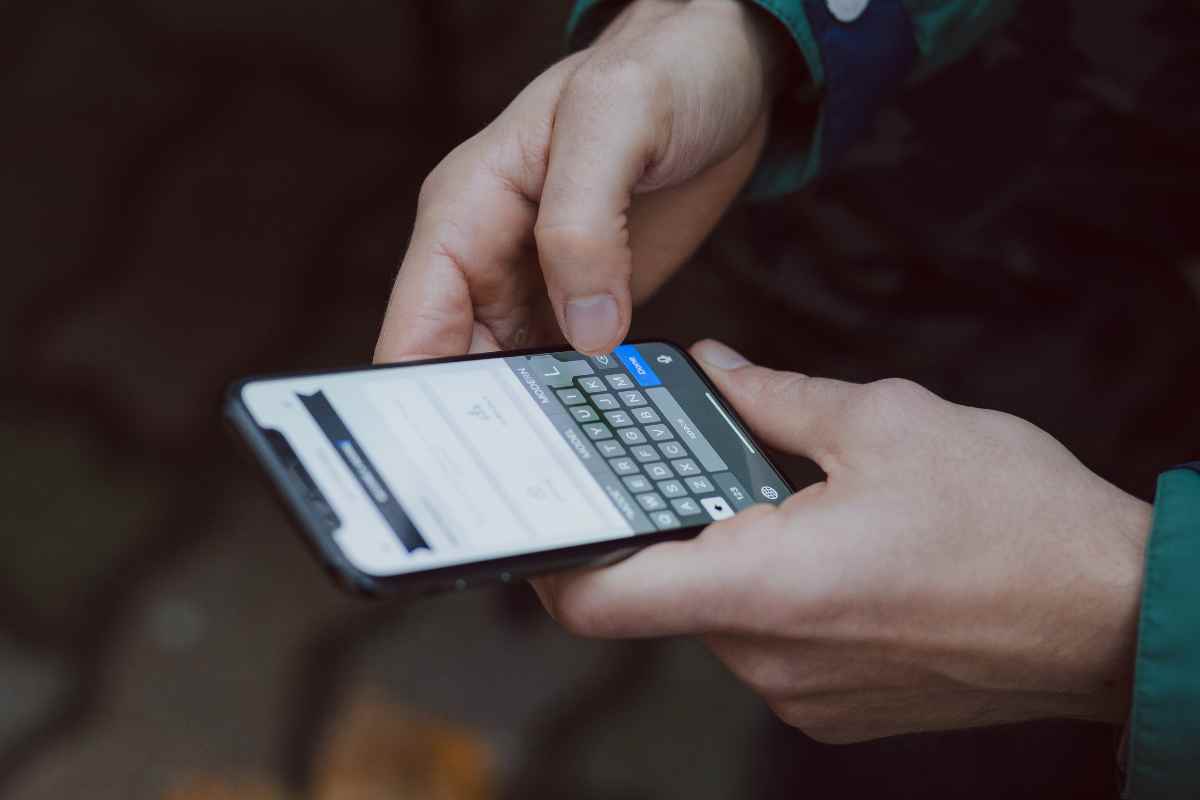 Se non lo disattivi subito da Whatsapp leggono tutte le tue conversazioni: bastano pochi minuti