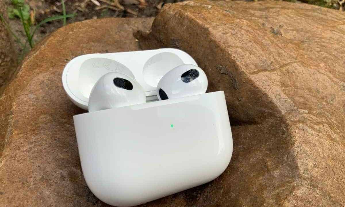 Hai perso o danneggiato la custodia delle AirPods? Ecco come comprarne una nuova (e quanto costa)