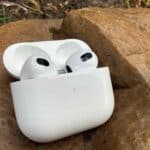 Hai perso o danneggiato la custodia delle AirPods? Ecco come comprarne una nuova (e quanto costa)