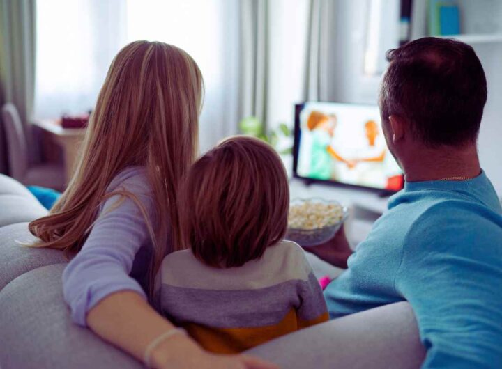 Stanno correndo tutti davanti alla TV