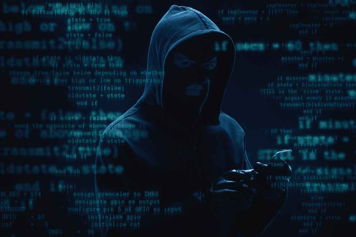Ti hanno hackerato il profilo, intervieni subito o sono guai: cosa stanno facendo a tuo nome
