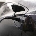 Dovresti davvero caricare velocemente la tua auto elettrica ogni volta?