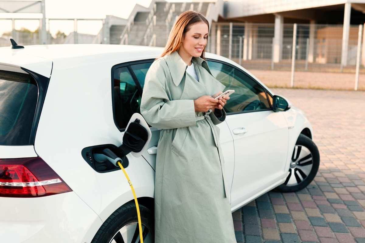 Dovresti davvero caricare velocemente la tua auto elettrica ogni volta?