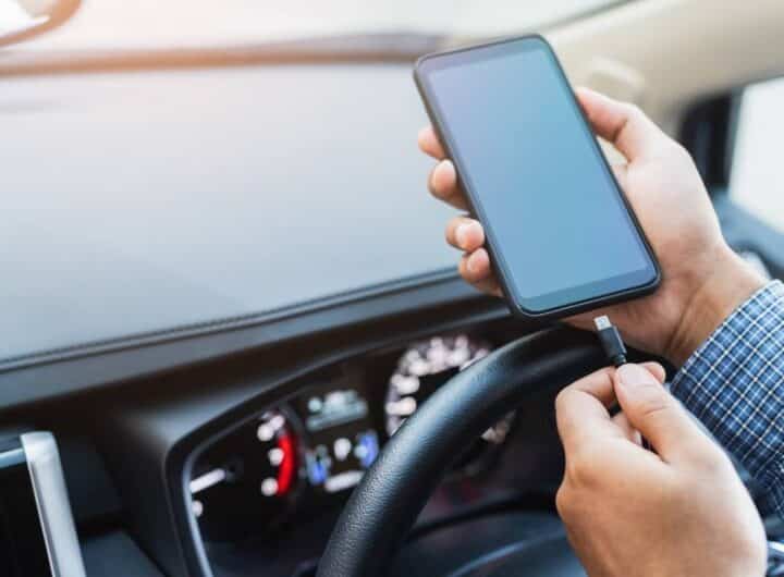 Il telefono non si carica in auto? Possibili cause e soluzioni