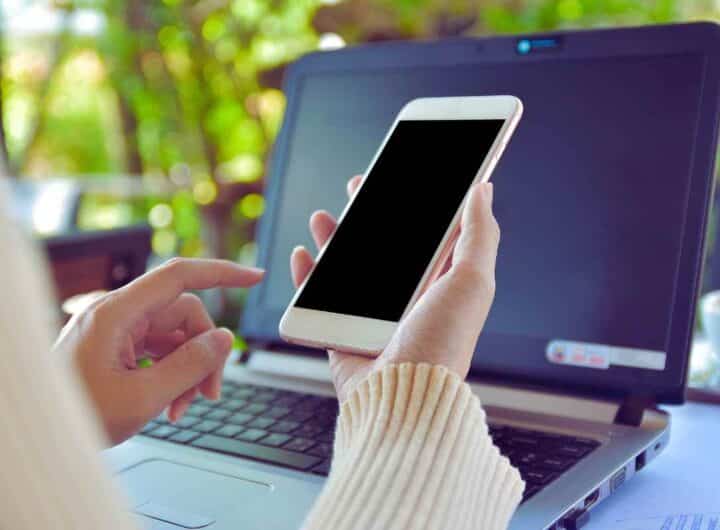 Lo smartphone si spegnerà da solo, utenti nel panico