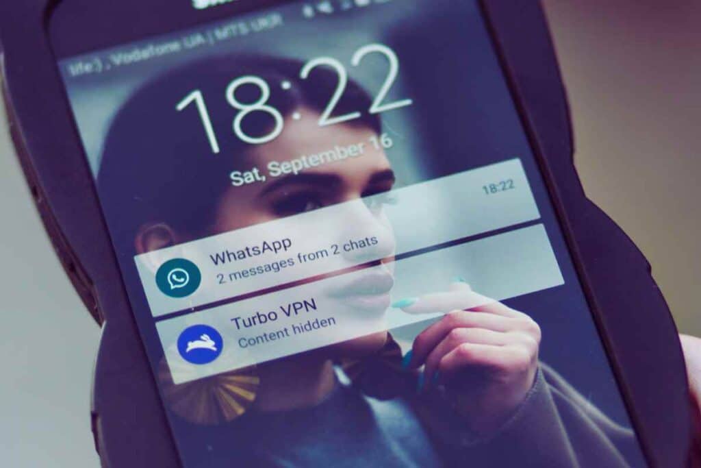 Nuova truffa su Whatsapp: svuotano il conto in pochi click