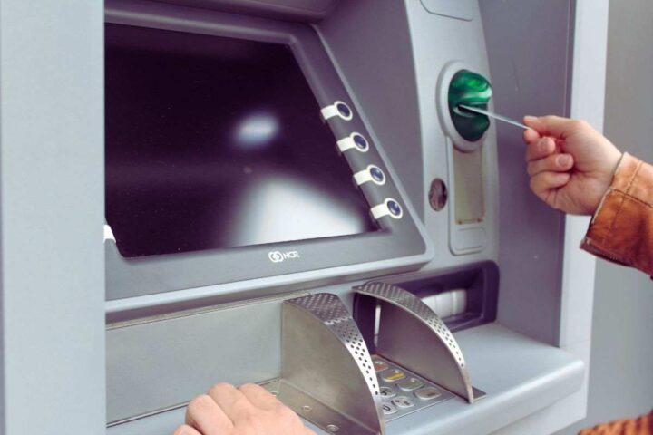 Allarme della Polizia per la nuova truffa Cash Trapping
