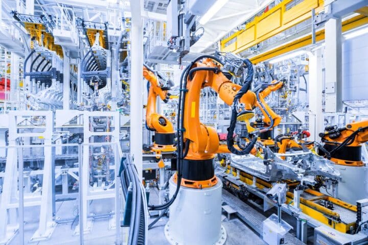 Intelligenza artificiale in fabbrica: quali sono i benefici?