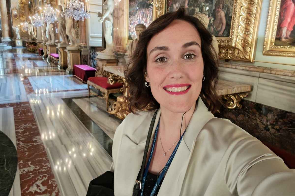 Selfie con fotocamera interna di Honor 400