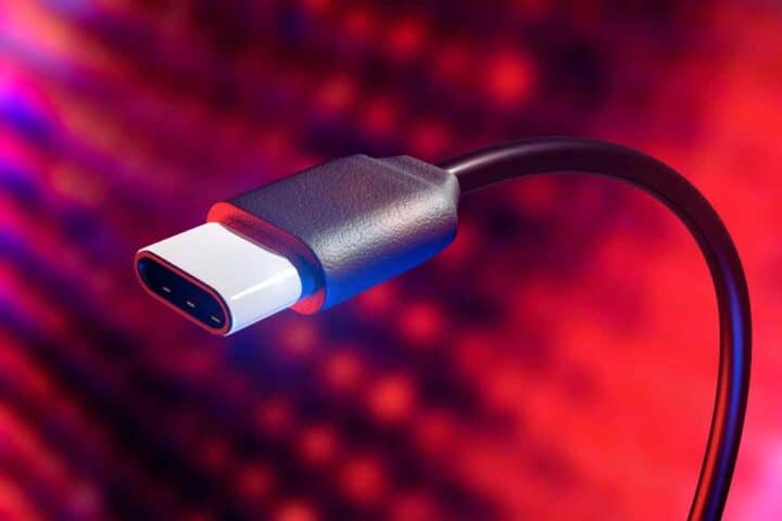 ti hackerano il telefono con un click: nuovo allarme