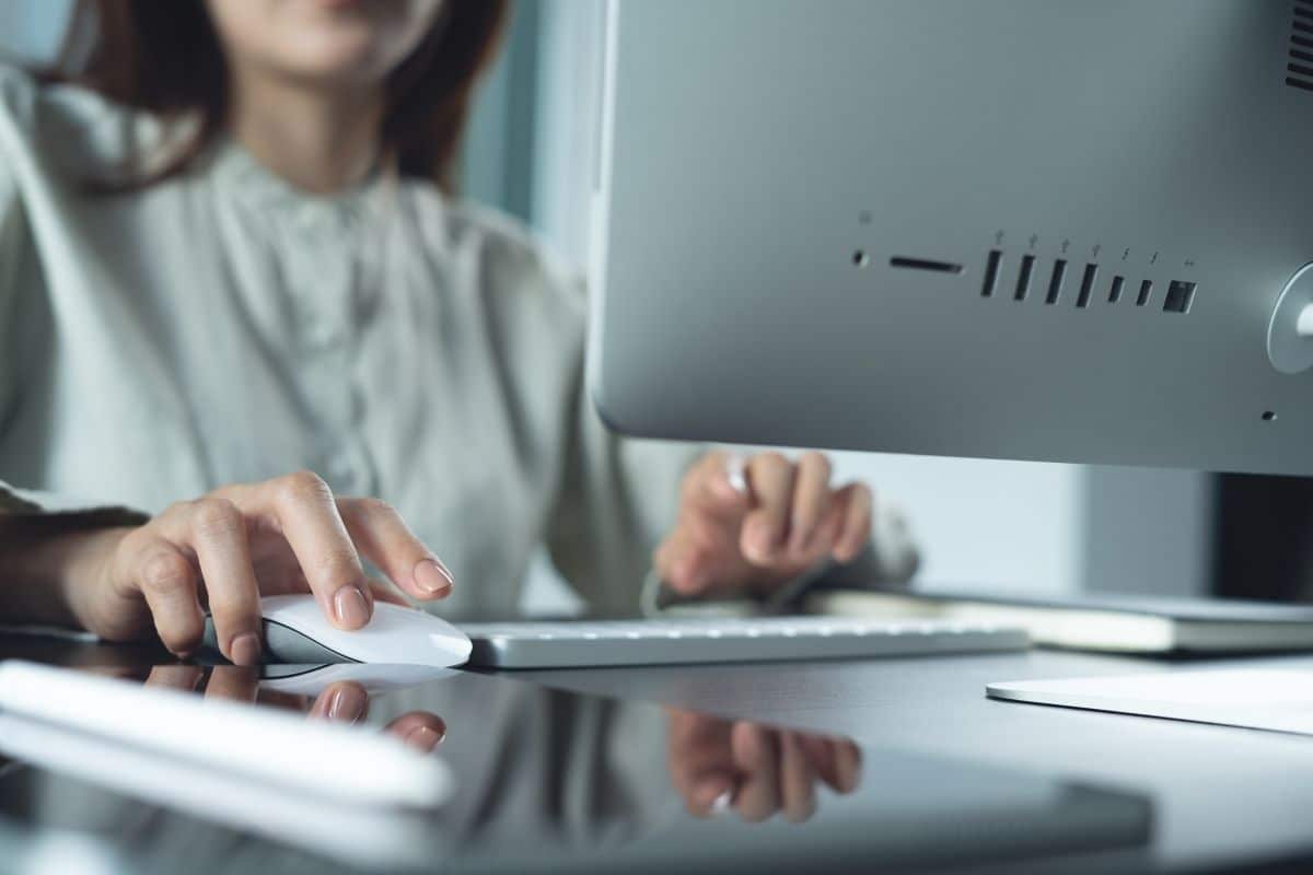 Il tuo computer consuma energia anche da spento? Scopri quanto e come risparmiare