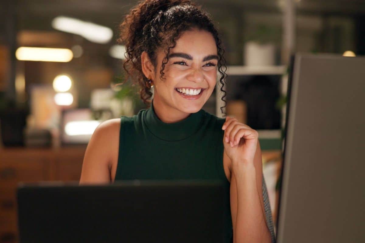 Il tuo computer consuma energia anche da spento? Scopri quanto e come risparmiare