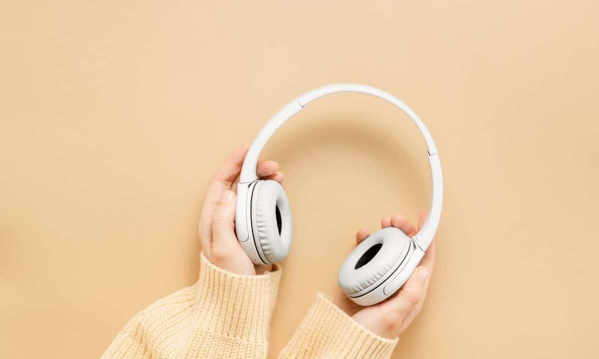 Perchè non dovresti buttare via cuffie e auricolari danneggiati