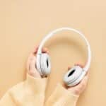 Perchè non dovresti buttare via cuffie e auricolari danneggiati