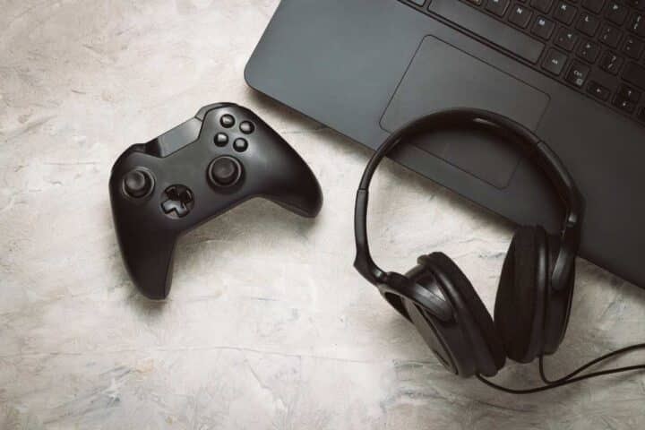 Non buttare il tuo vecchio laptop: potrebbe diventare la tua nuova console retro preferita!