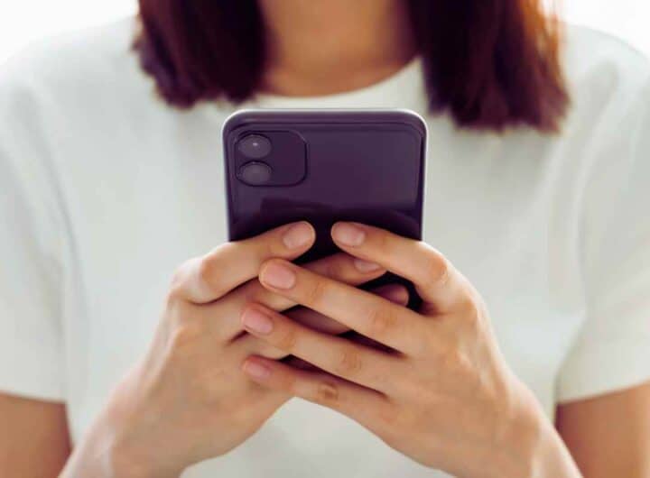Cellulare ora per usarlo servirà la "patente"