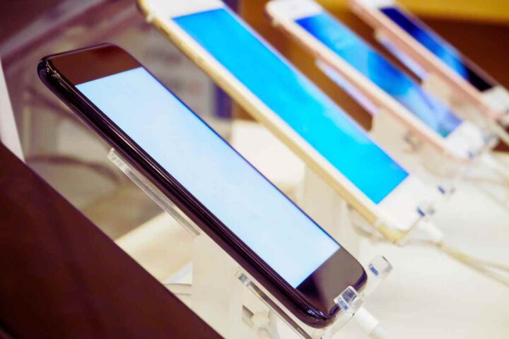 il motivo è semplice, c'è anche l'iPhone